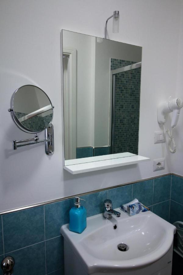 מונריאלה La Rosatea Rooms מראה חיצוני תמונה