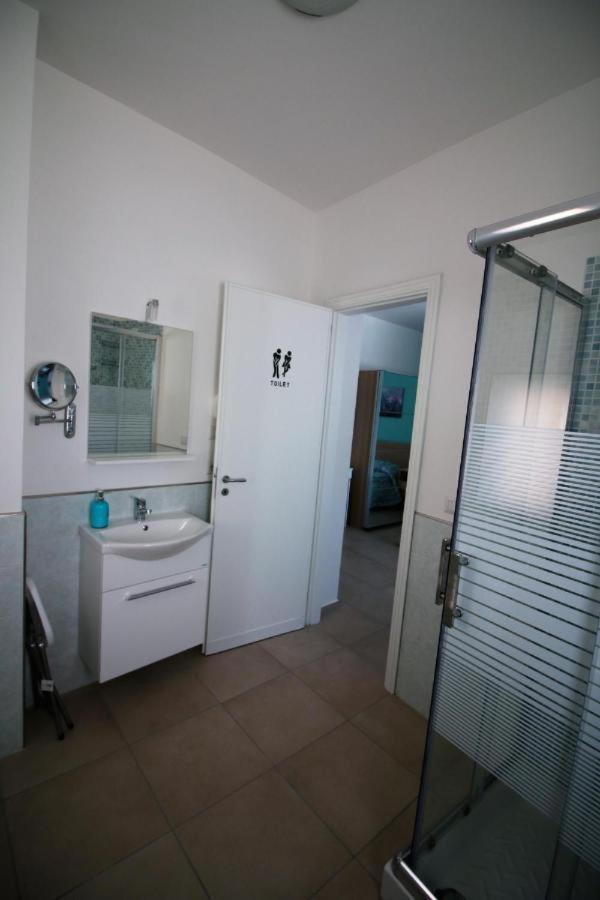 מונריאלה La Rosatea Rooms מראה חיצוני תמונה