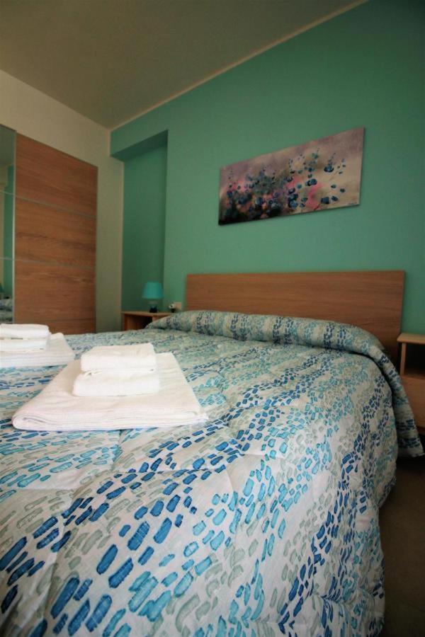 מונריאלה La Rosatea Rooms מראה חיצוני תמונה