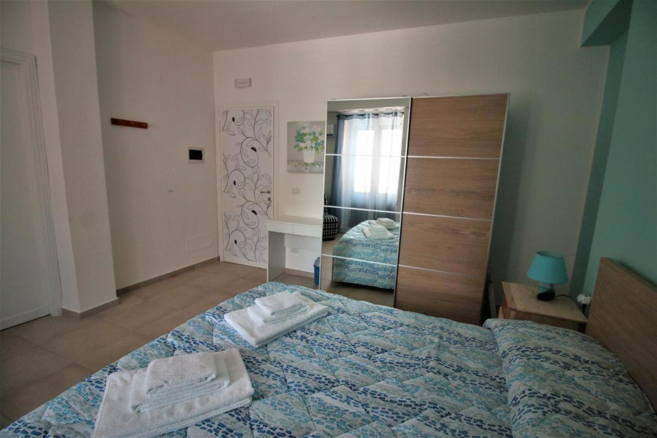 מונריאלה La Rosatea Rooms מראה חיצוני תמונה